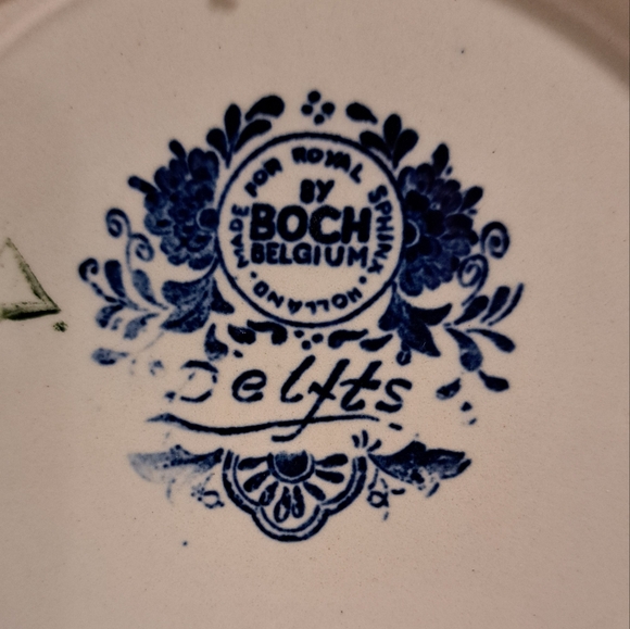 2 Vintage Delf plates, blue and white.  Boch Belgium Delfts Plate. - Picture 8 of 10